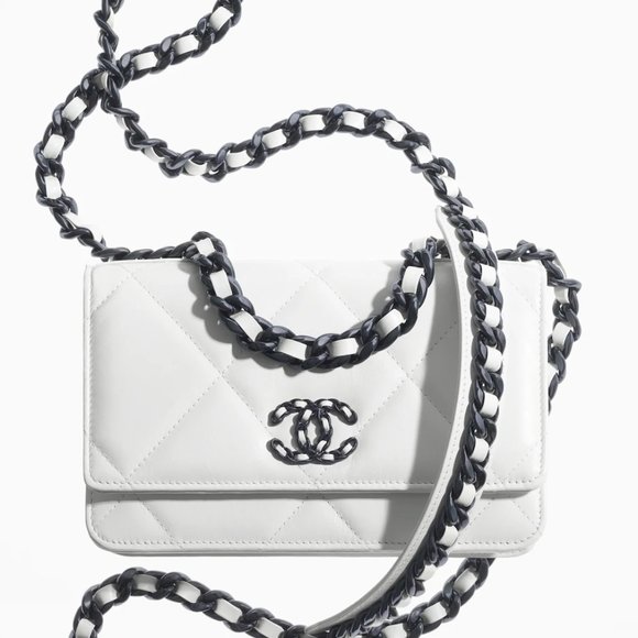 NWT CHANEL 19 WALLET ON CHAIN - Picture 1 of 11